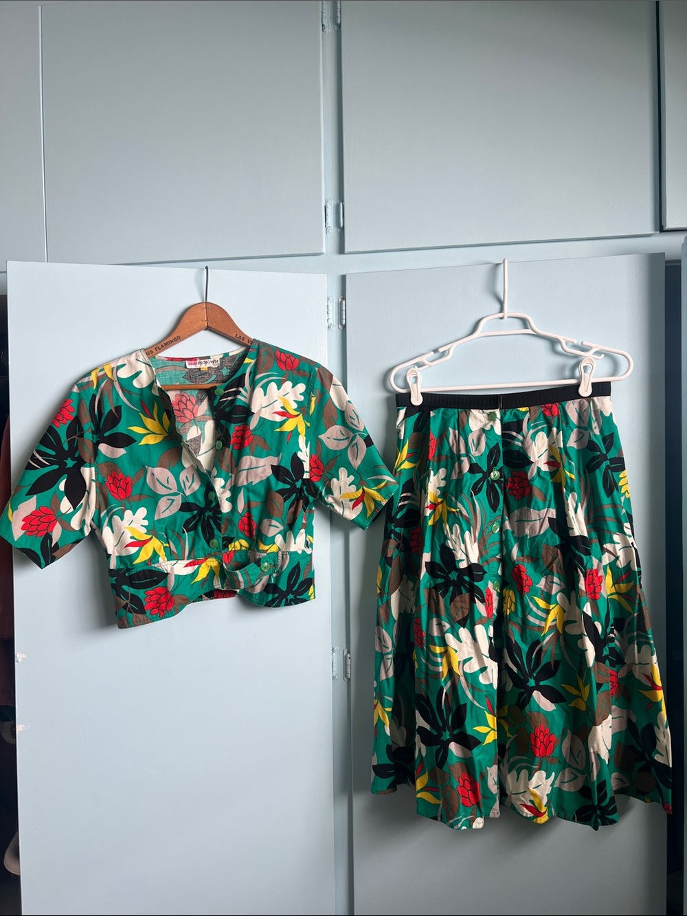 Italian Vintage 2 Piece Tropical Floral Set with skirt pockets!